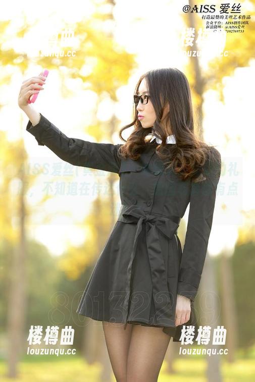 AISS爱丝(黄金版) - 咋感觉亚美依的礼服，不知道在传达什么，原图和套图有点迷！？