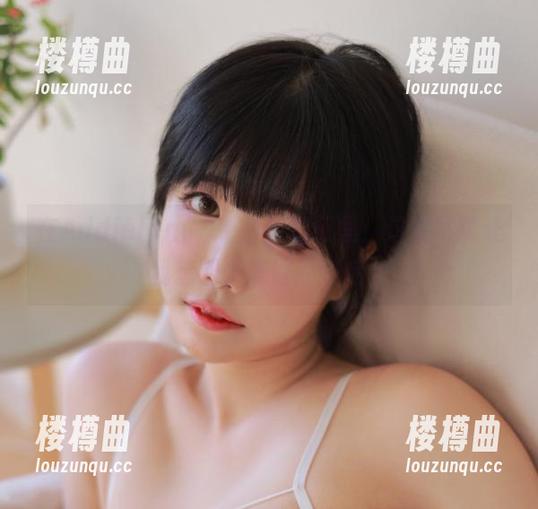 在Addielyn(에디린)的浴缸里：这组写真让我想到了美好的午后。