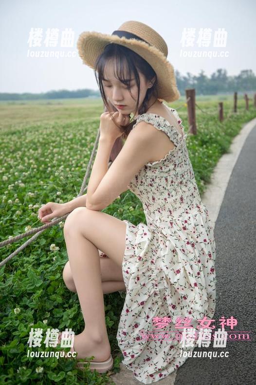 MSLASS梦丝女神 - 快来看看诗琪的泳池派对：最新美图，水花四溅的青春！