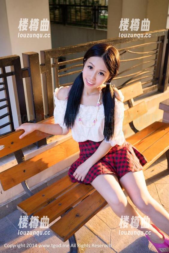 TGOD推女神 - 黄歆苑chobits网袜图包：轻轻一撩，生活都来不及反应