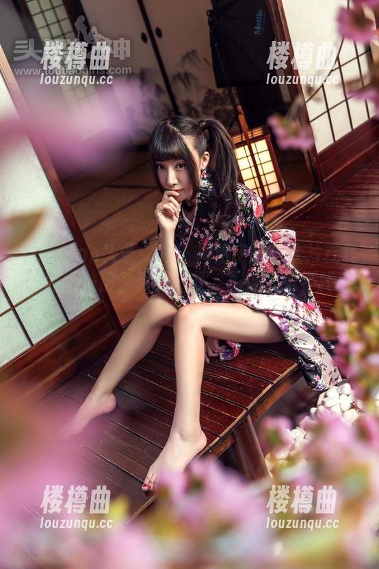 TouTiao头条女神 - 周治宇夏日大片在线：原图一出，清凉一夏，真让人爱不释手！