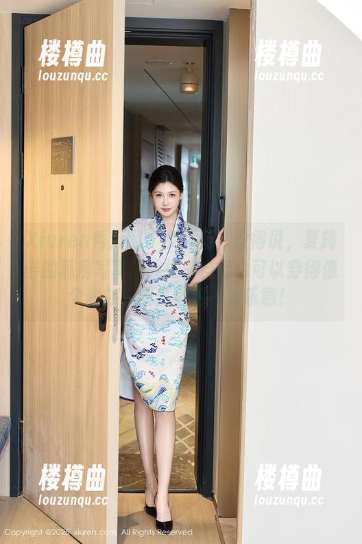 Xiuren秀人网 - 女王范儿没得说，夏旖诺的私房写真让我觉得自己也可以穿得像个贵族，虽然钱包不太乐意！
