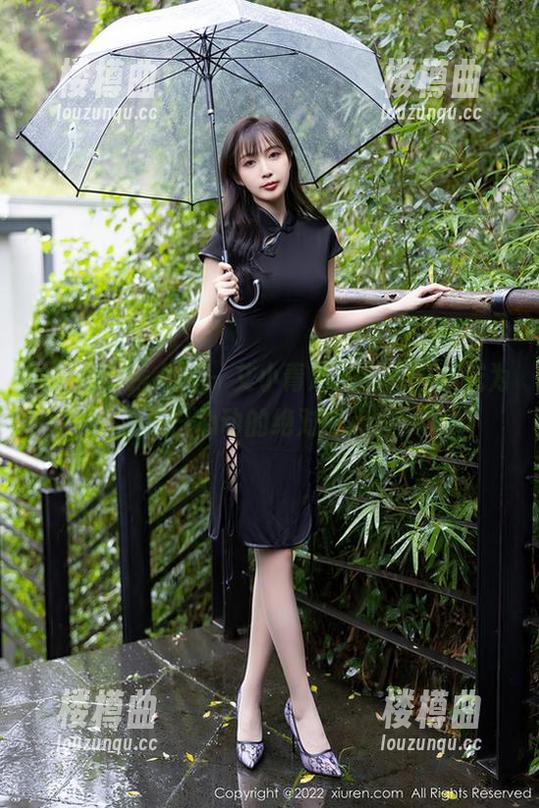 Xiuren秀人网 - 艾小青泳池高清图，成为夏日心动的绝对焦点。