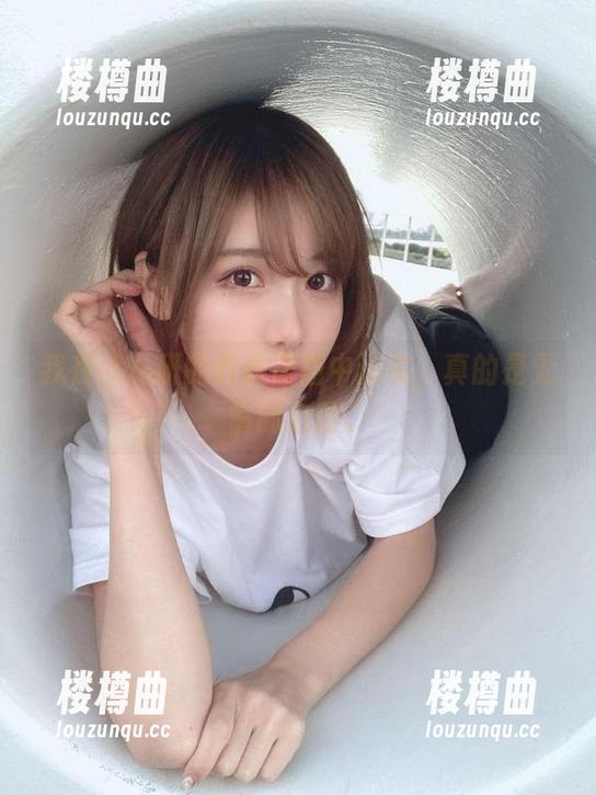 我在けん研的自拍原图中迷失，真的是无解的心动。