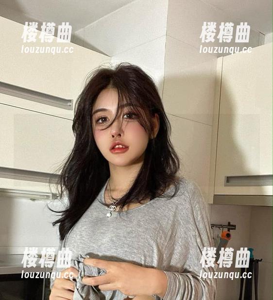 微密圈 - 当吊带袜遇上于芷晴：图包里的每一张都在叹气，‘快看我是多么的美！’