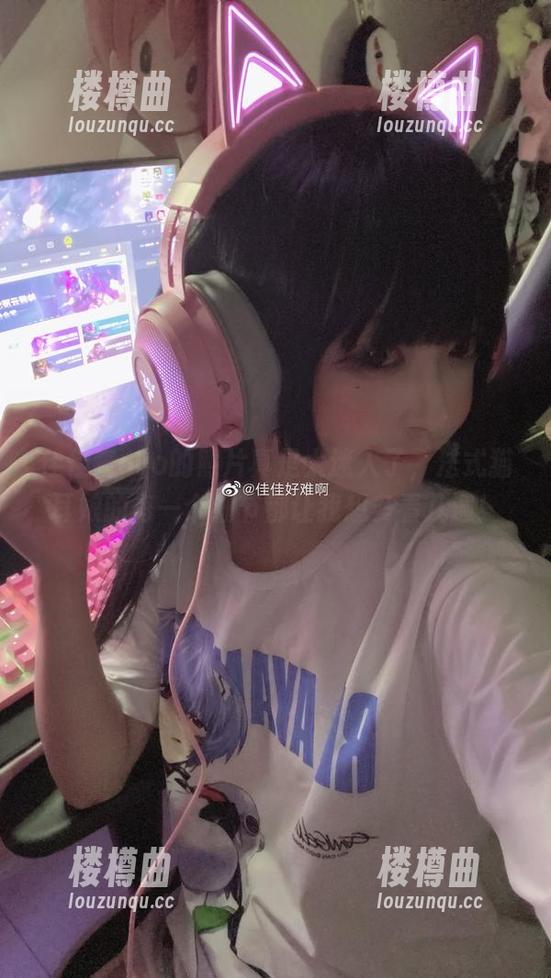 佳佳酱ovo的照片真是太迷人了，法式猫耳娘的每一个细节都让我想多看几遍！