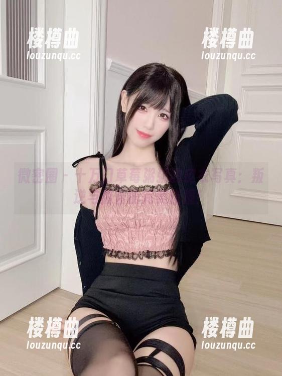 微密圈 - 十万口草莓粥粥的皮衣写真：叛逆与甜蜜的完美碰撞！