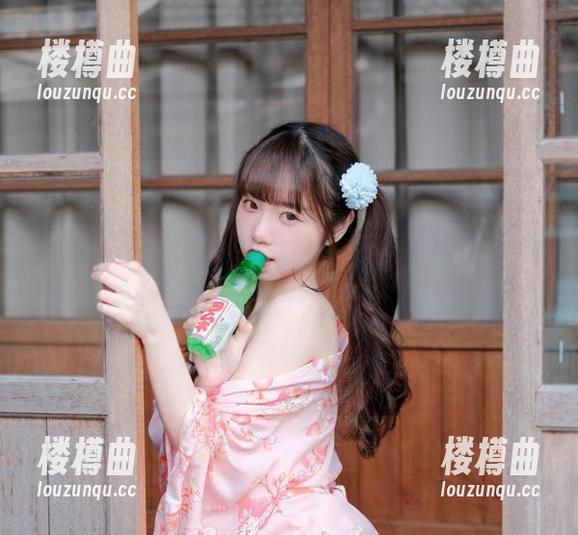 为什么我在看可可小白兔的女孩私拍合集时心里砰砰跳？