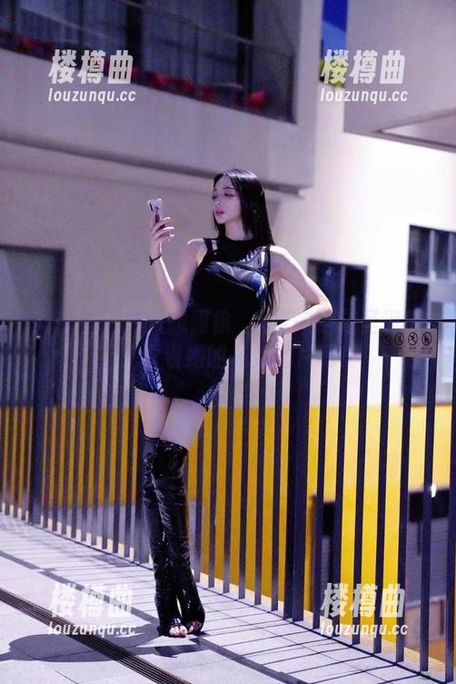 微密圈 - 你只想跟徐珺大哥一起过圣诞吗？先看看她的私拍图片吧！
