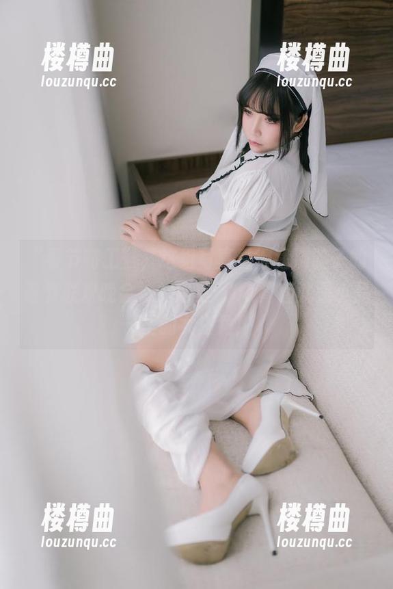 “春节特工”，这组写真看得我满脑子的春节联欢晚会，抱走莫子aa简直就是小品里的女主角！