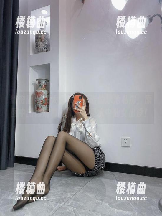 微密圈 - 杨大乐乐很靠谱的泳池私房，原图中的嬉戏瞬间，简直是水中仙女出没！