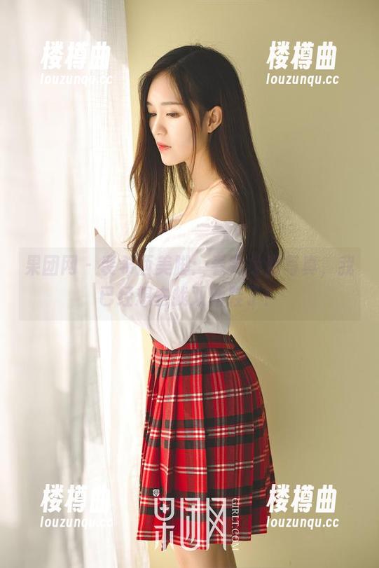 果团网 - 裴希西美脚：看完免费写真，我已经想去找双新鞋了！