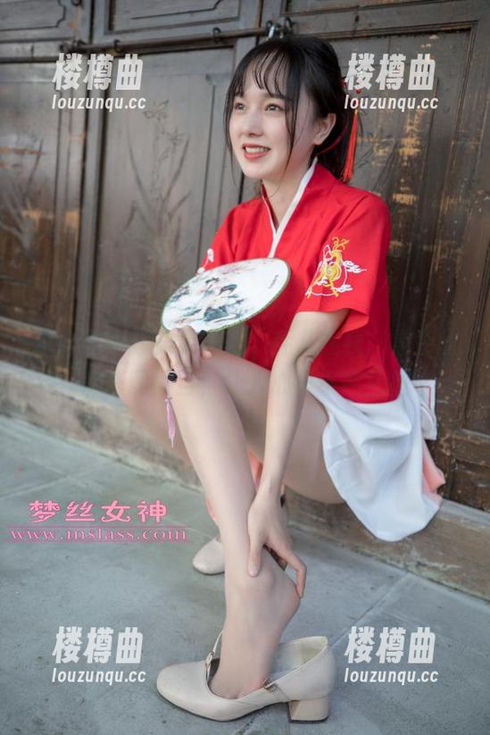 梦丝女神 - 舞姿翩翩，乔儿在线，黑色丝袜搭配得当，让人心里小鹿乱撞