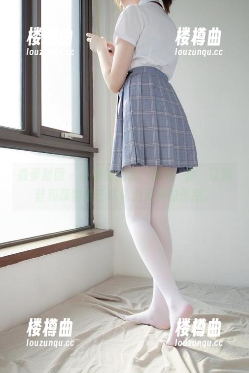 森萝财团 - 小夜的图库：厚黑砕面，让黑丝和踩物的艺术化为无声的诱惑。