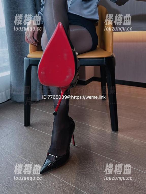 微密圈 - 楚楚不吃鱼女仆的美图集：看照片之前，我以为我懂，结果......