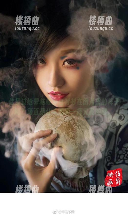 你见过沧霁桔梗穿白衬衫在图片里的样子吗？简直是让人想要一探究竟的谜。