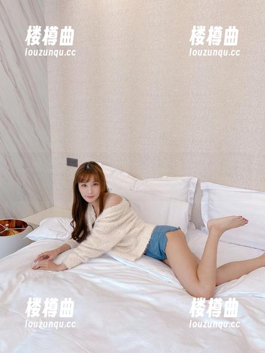 把职业装穿出新高度：泥泥汝的图库里是这样玩的！
