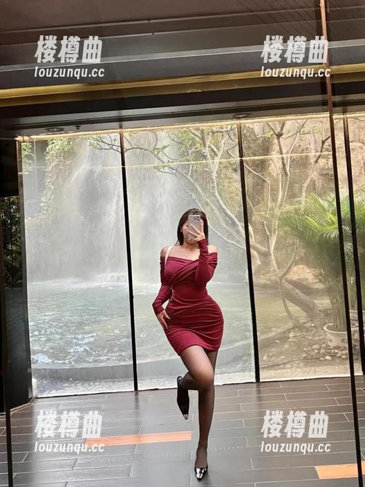 微密圈 - 让人意想不到的洁己u：皮衣黑丝吊带美图，一秒钟让我审美崩塌！