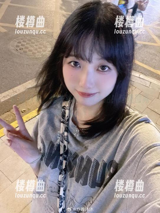 红裙归来，炸酱沐沐又放大招！这美图真的是该收藏。
