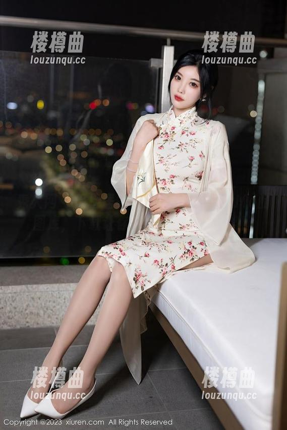 秀人网 - 保持居家优雅：伊小七MoMo的图库，下载让你轻松重现日常风格！