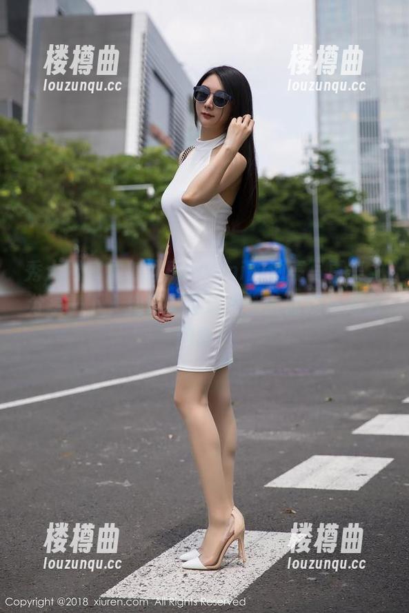 秀人网 - 孟狐狸FoxYini的油亮写真集，分享一下，快来看看这光滑的曲线是怎么回事！