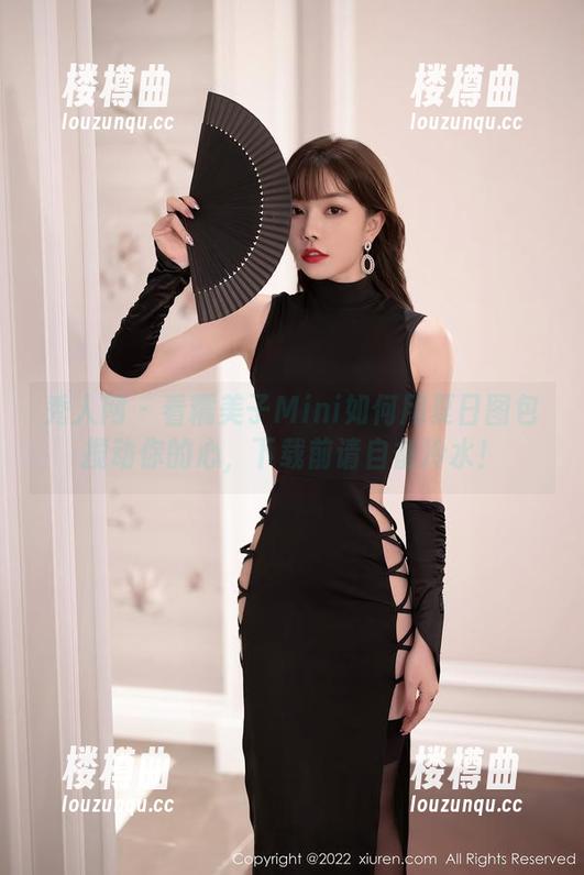 秀人网 - 看糯美子Mini如何用夏日图包搅动你的心，下载前请自备冷水！