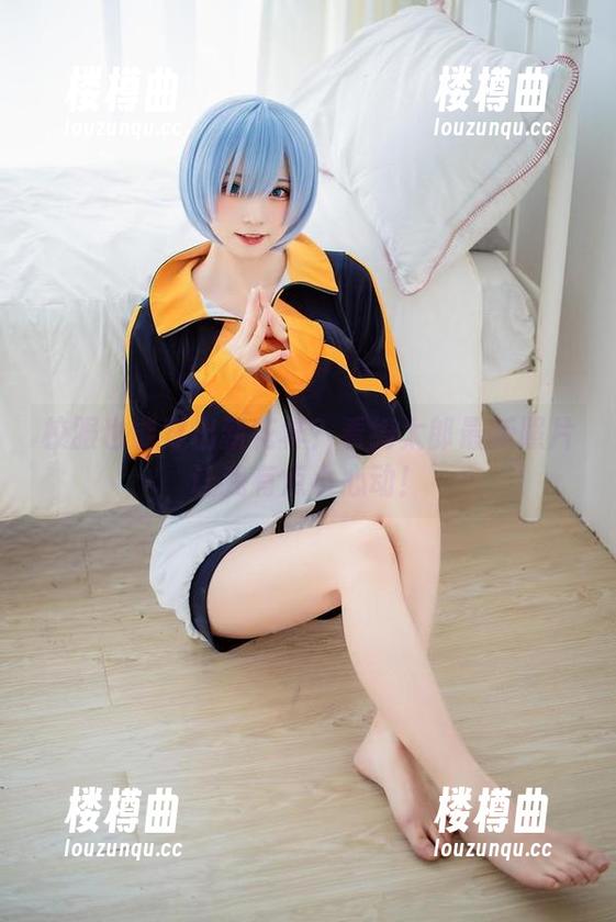 校服也能穿出新花样？看绮太郎最新照片让我有点小心动！