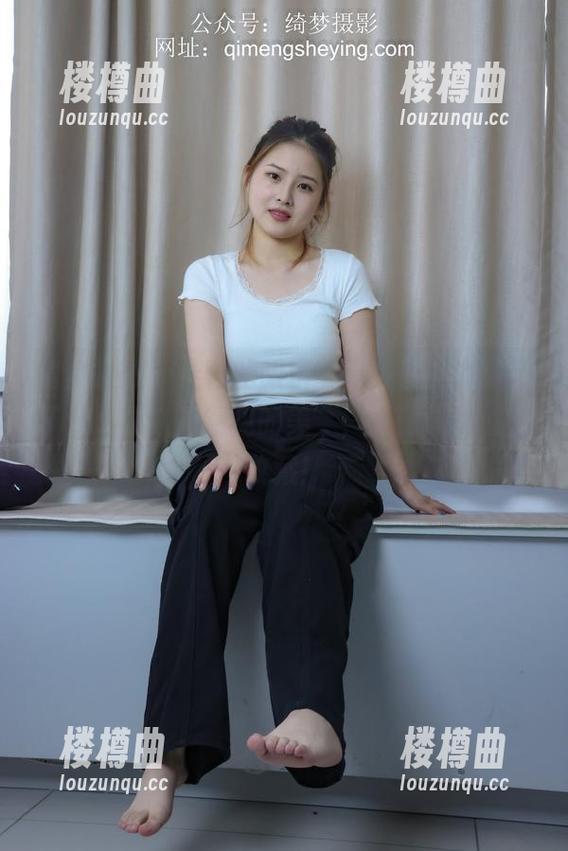 绮梦摄影 - 佳佳的眼镜写真集，实力展示了什么叫“看得见的美”，资源真是值得收藏！