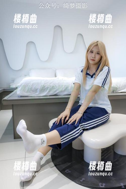 绮梦摄影 - 月月的制服福利，原图也太好看了吧！让我再瞧一眼！