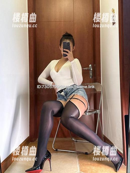微密圈 - 美邵女Baby的红裙作品，分享给你这股透过屏幕的热情！