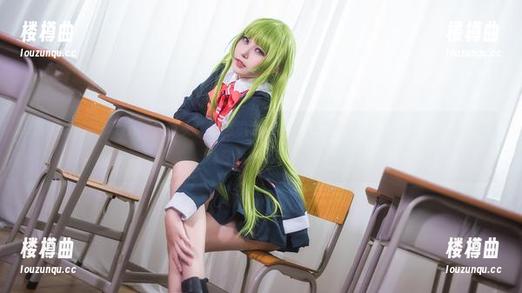 这一刻，菌烨tako的镜头让我意识到：Nikke胜利女神和海伦礼服是怎么剥夺我的集中力的