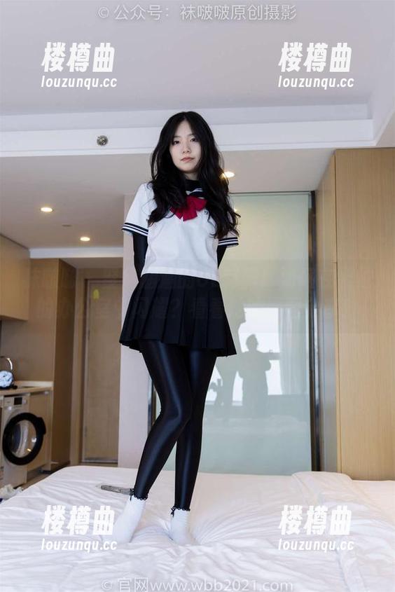 袜啵啵 - 聚焦涵涵的OL制服！如何在繁忙的办公室中闪耀？看看她的原图分享！