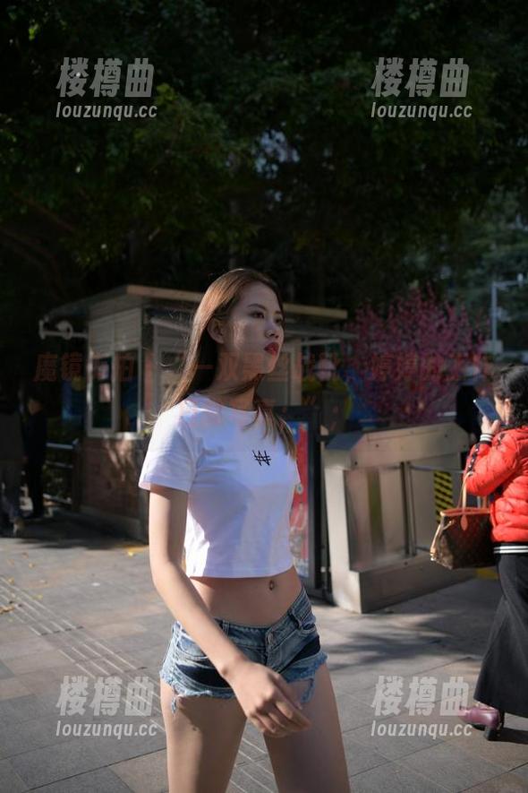 魔镜街拍 - “一双黑丝战靴，婷婷的工作日常写真；”；