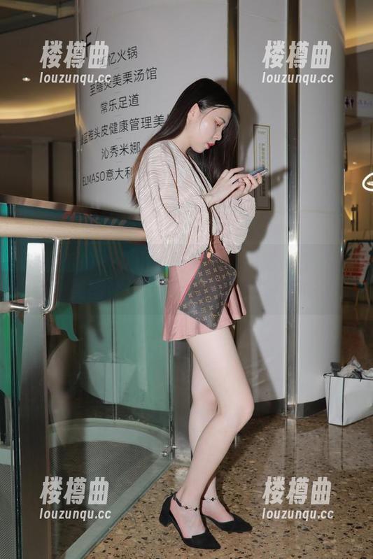魔镜街拍-艾小青 魔镜街拍 - 艾小青的旗袍街拍强势在线!美图让你再次定义‘优雅’。
