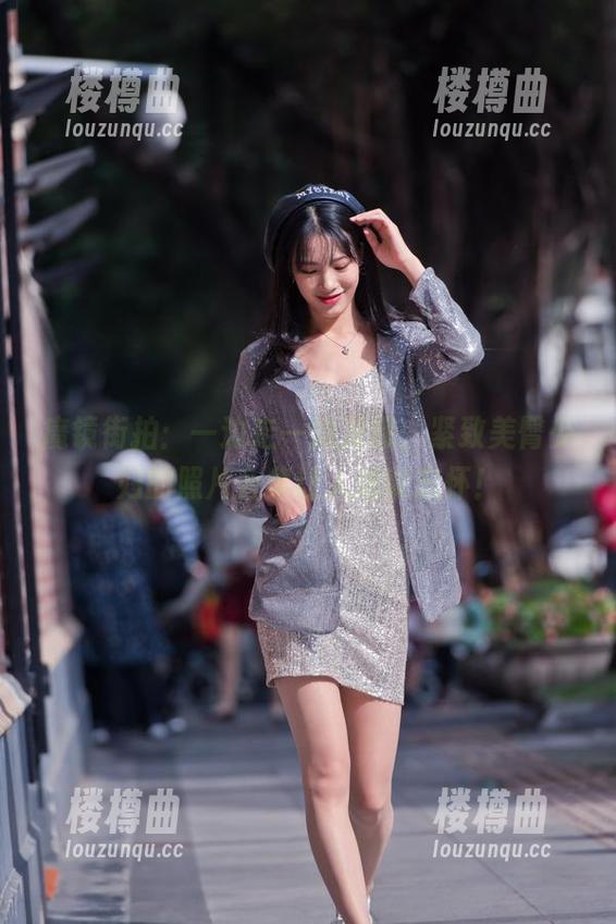 魔镜街拍：一边走一边发现，紧致美臀少妇的照片合集让人难以忘怀！