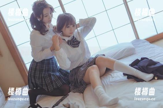 瑜伽操练中，黑川似乎发现了图册里隐藏的啥？太神秘了！